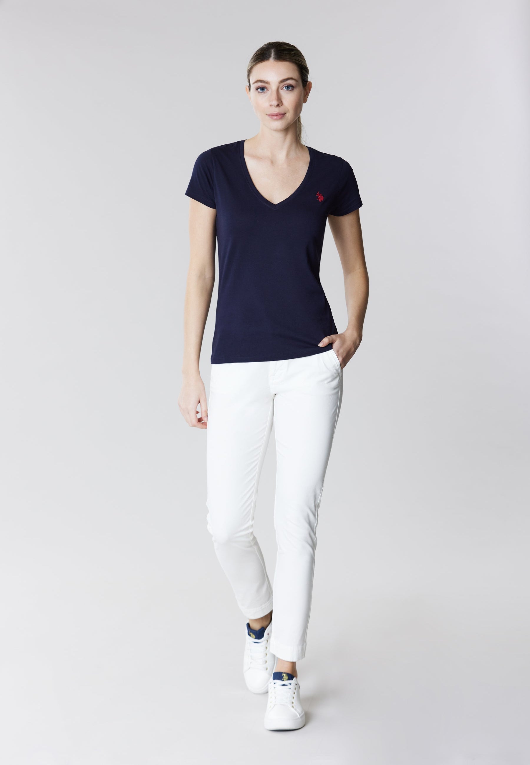 T-shirt con scollo a V a maniche corte in cotone light jersey.