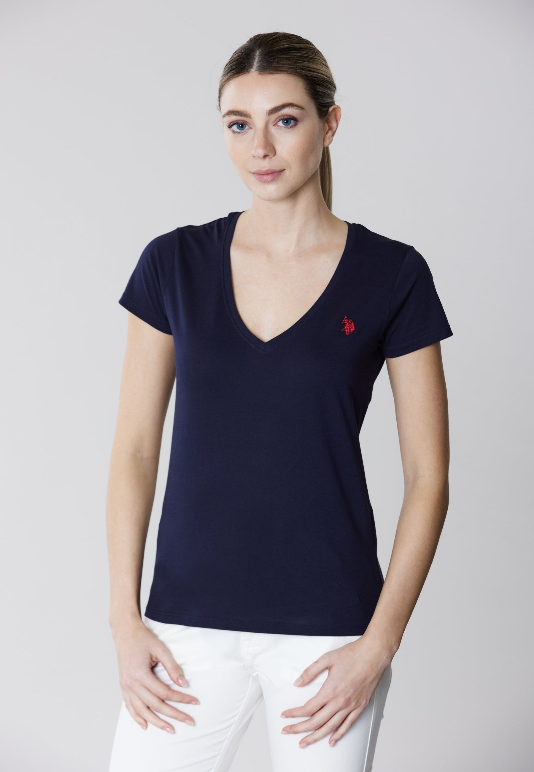 T-shirt con scollo a V a maniche corte in cotone light jersey.